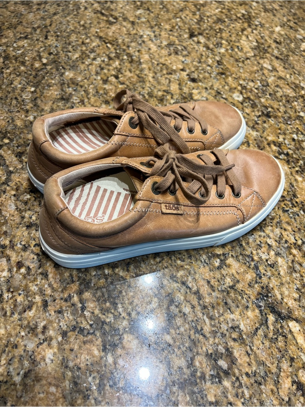 Taos women’s Brown Leather Lace-Up Sneakers - Picture 4 of 13